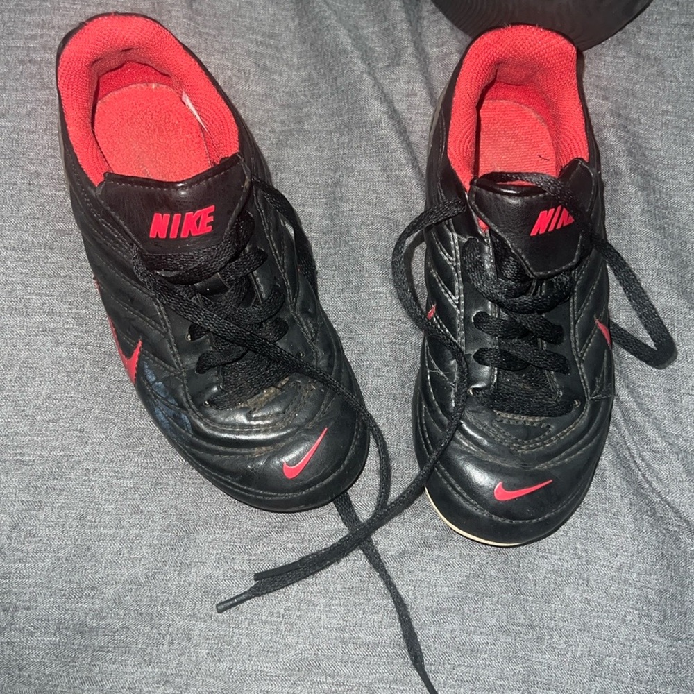 Nike cleats - Picture 2 of 3